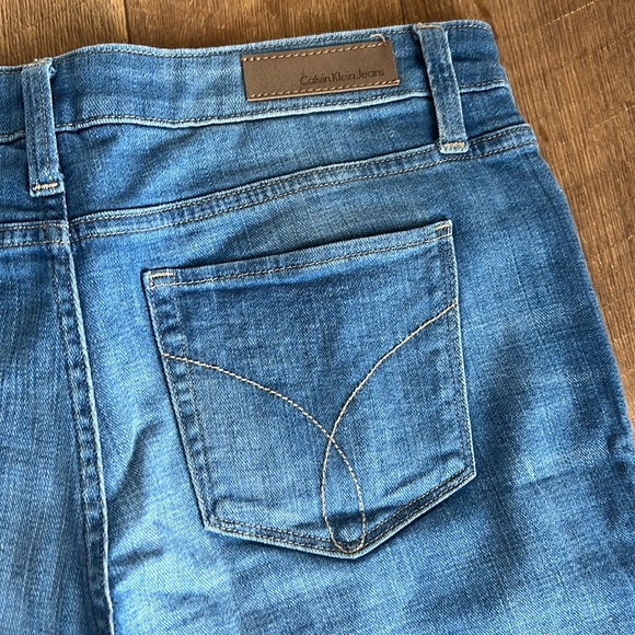 Calvin Klein Boyfriend Cropped Jeans - Picture 6 of 8